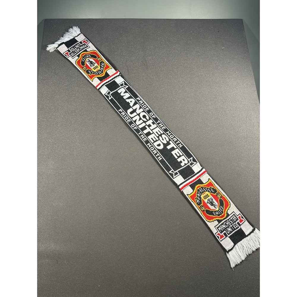 Manchester United Football Club Scarf And Pin